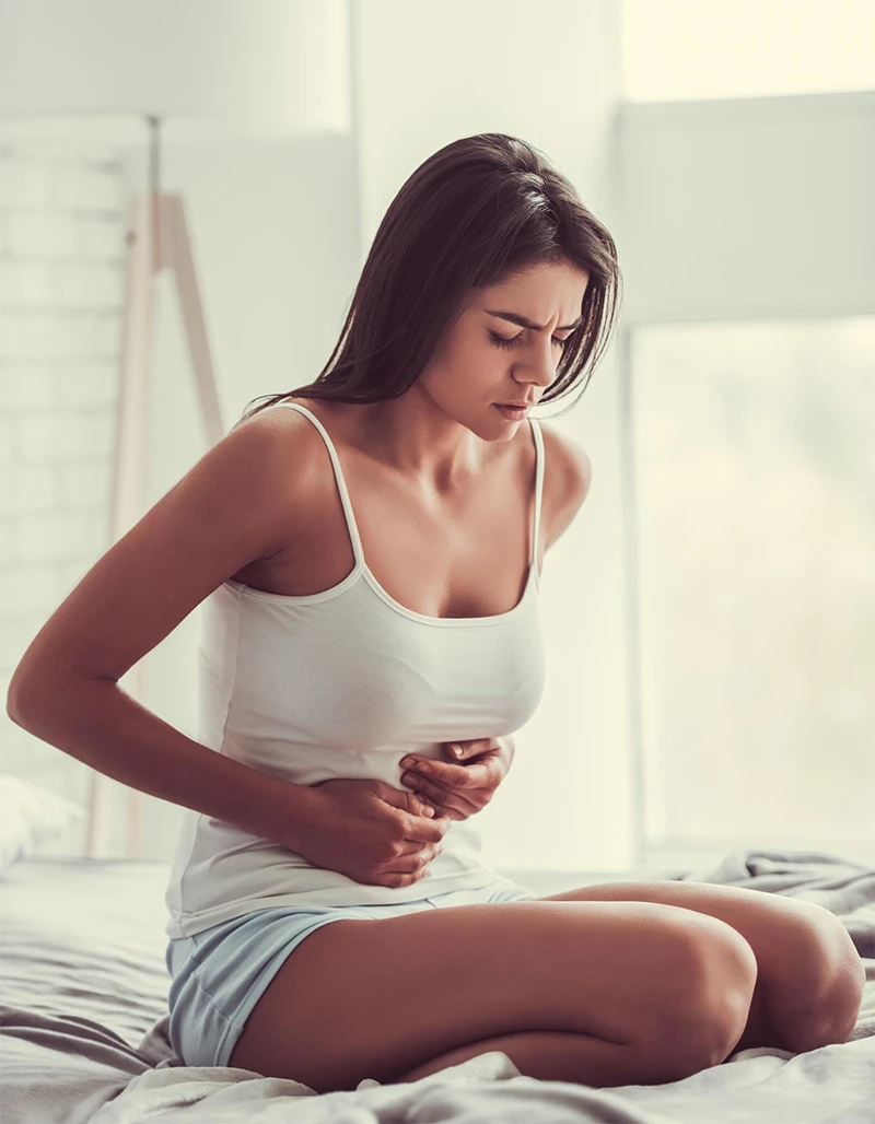 Mulher que convive com a dor da endometriose
